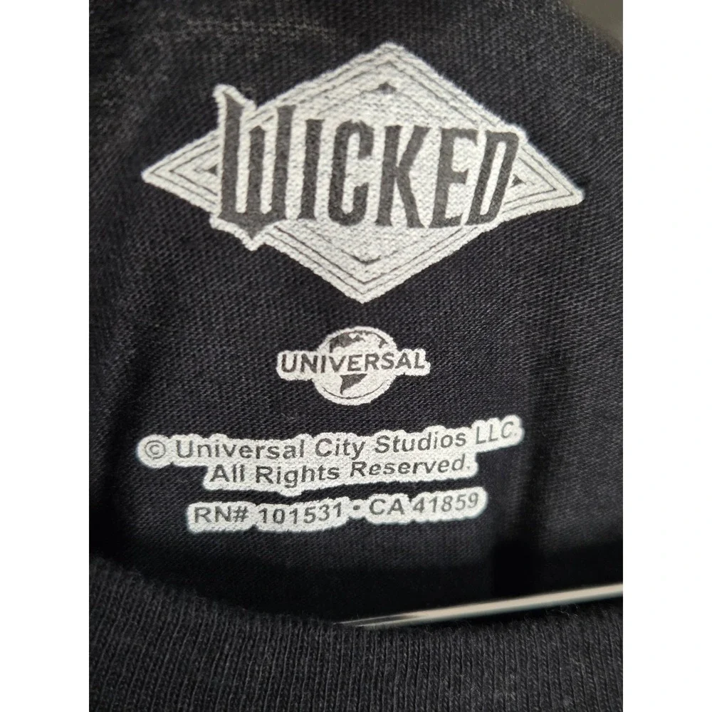 Wicked The Musical Elphaba Witch Graphic T-Shirt Black Green XL Gildan Softstyle